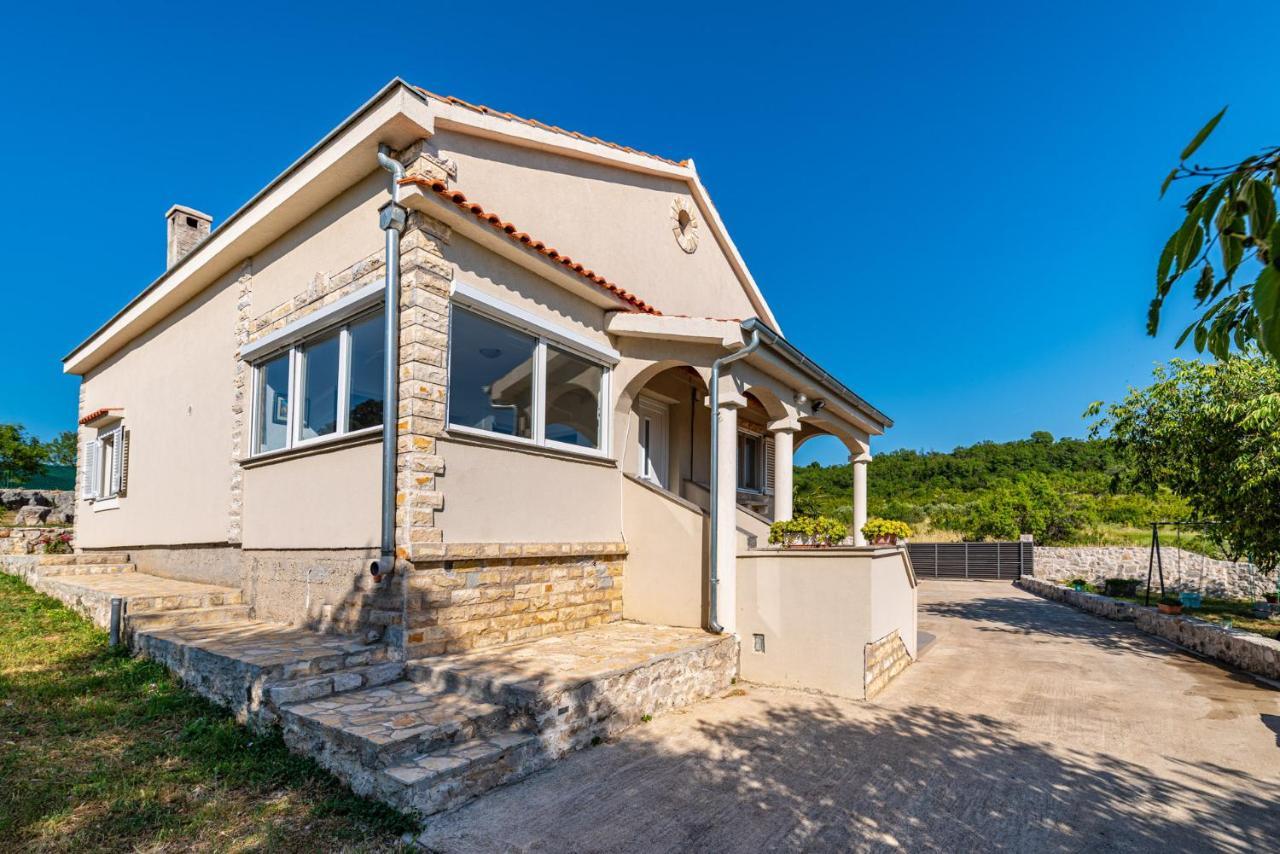 Holiday Home Ante With Beautiful Private Garden Nadin Esterno foto