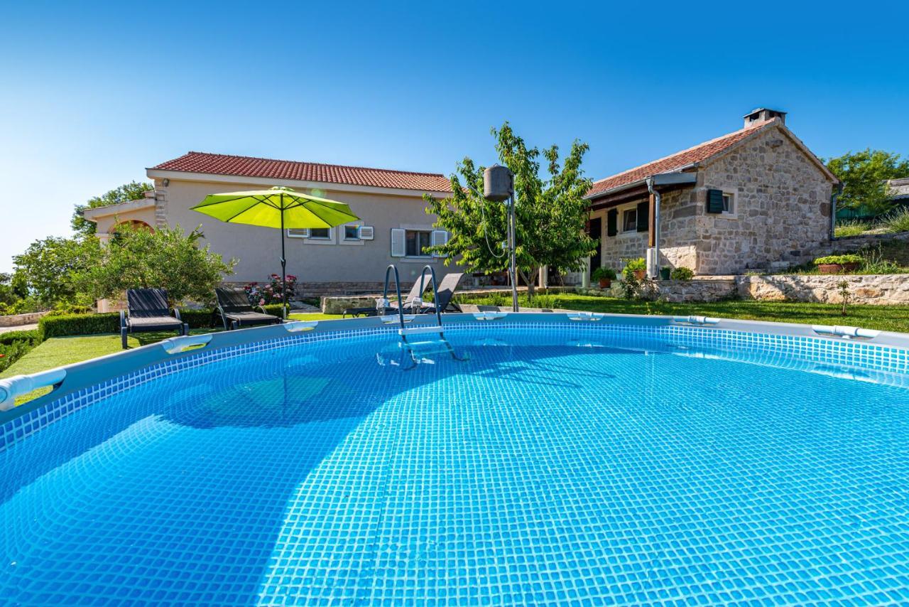 Holiday Home Ante With Beautiful Private Garden Nadin Esterno foto