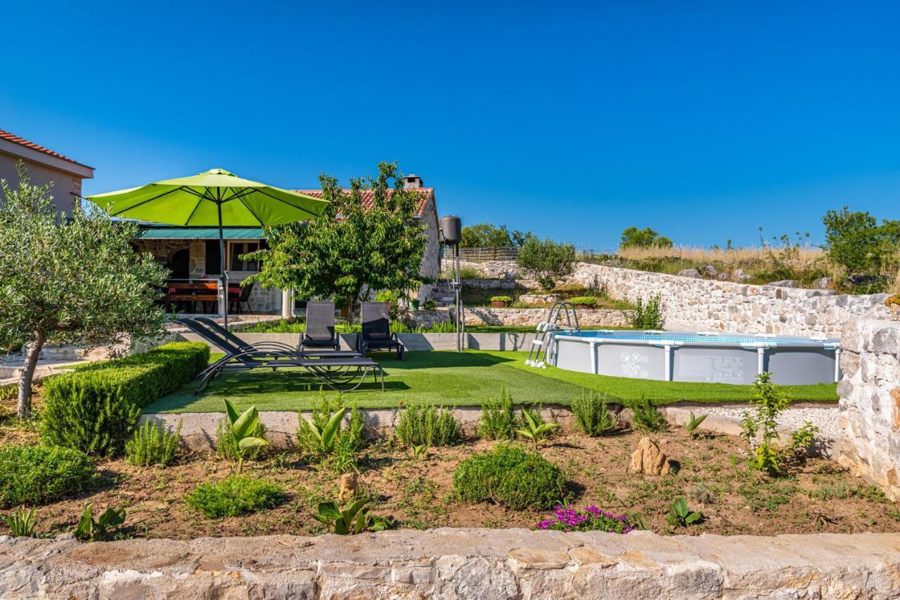 Holiday Home Ante With Beautiful Private Garden Nadin Esterno foto