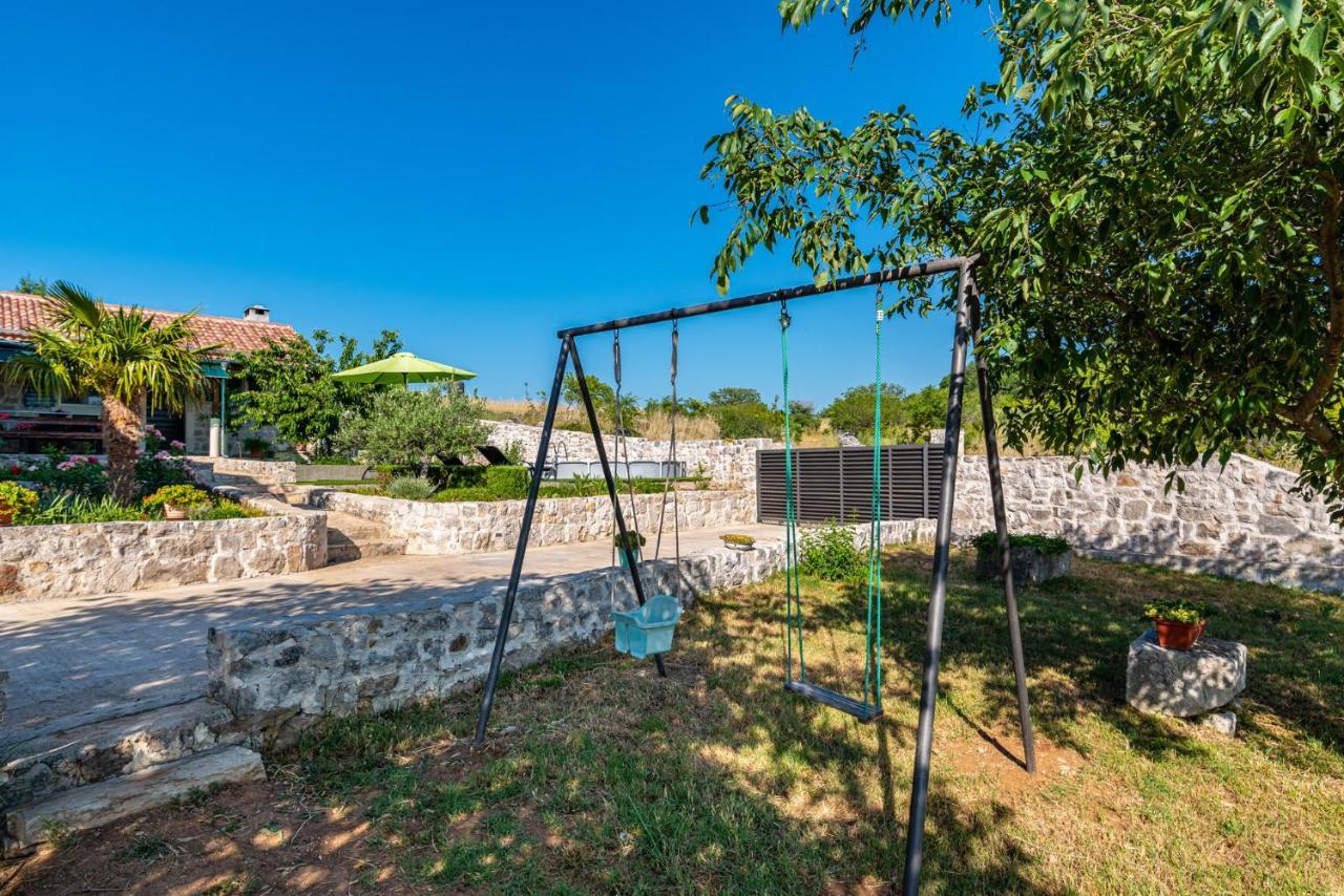 Holiday Home Ante With Beautiful Private Garden Nadin Esterno foto