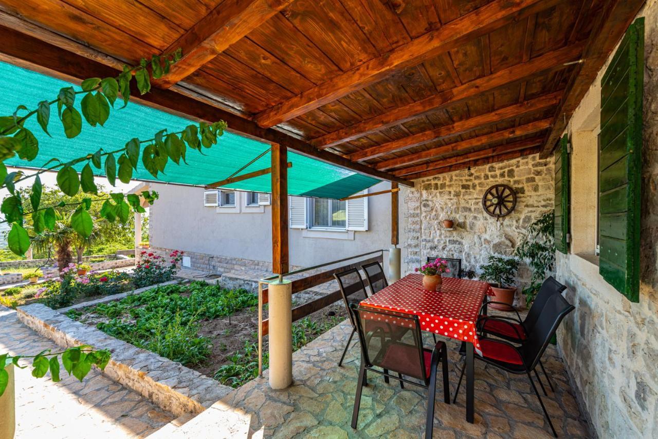 Holiday Home Ante With Beautiful Private Garden Nadin Esterno foto