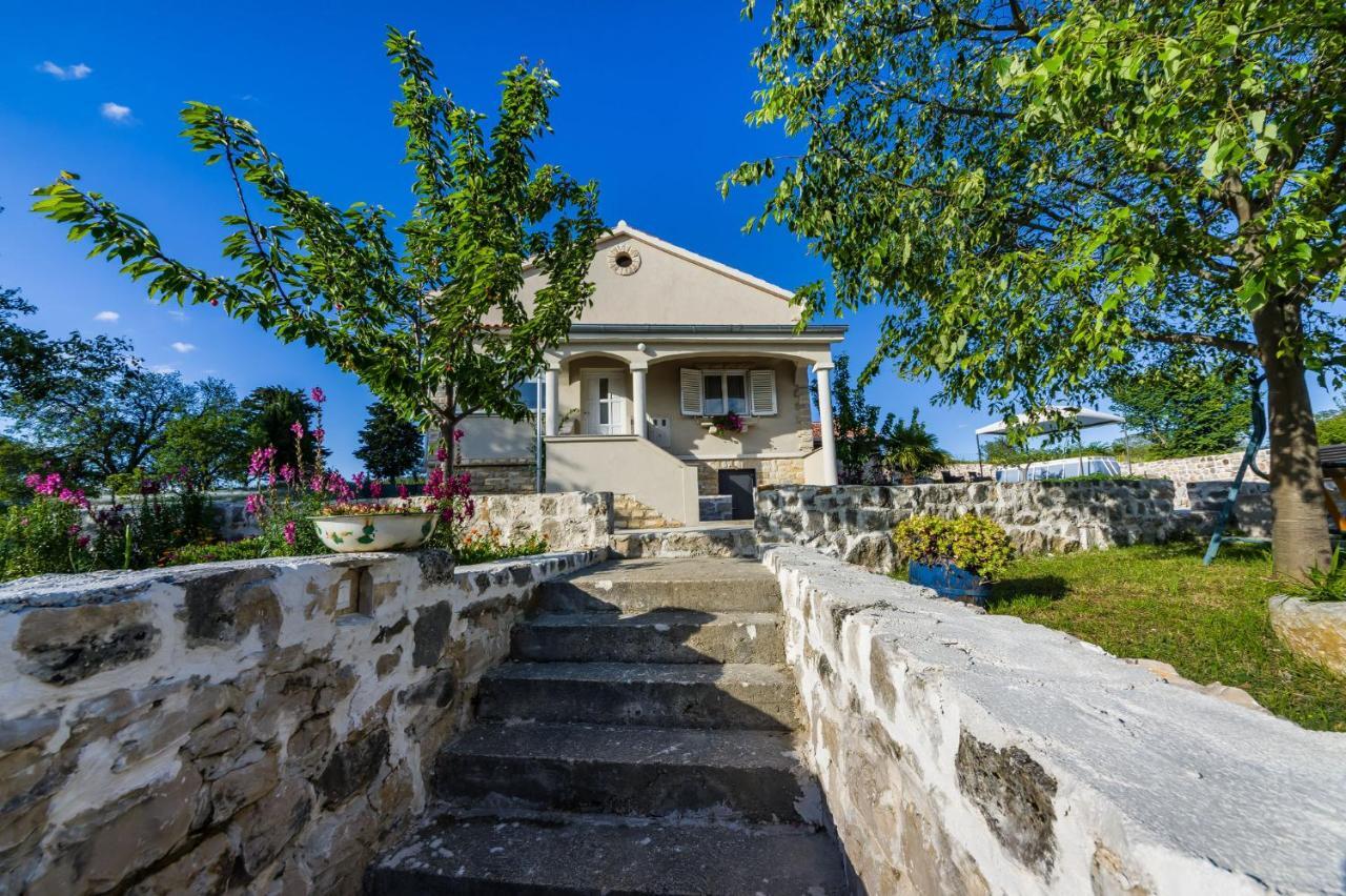 Holiday Home Ante With Beautiful Private Garden Nadin Esterno foto