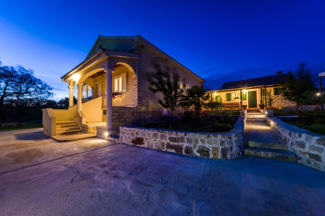 Holiday Home Ante With Beautiful Private Garden Nadin Esterno foto